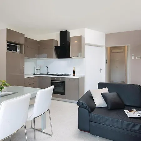 Gorgeous In With Kitchen Apartment